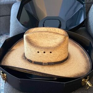Justin Boots Tan Western Hat and case